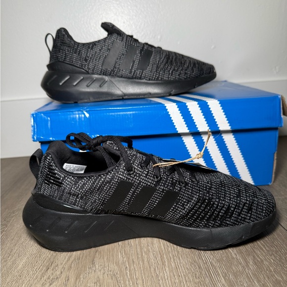 Adidas Swift Run 22 J Boys Black Running Shoes Sneakers Low Top Size 5 - Picture 4 of 6